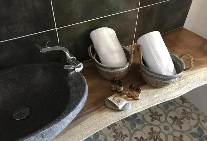 デラックスの４人部屋, Les Cailloux Dorés
