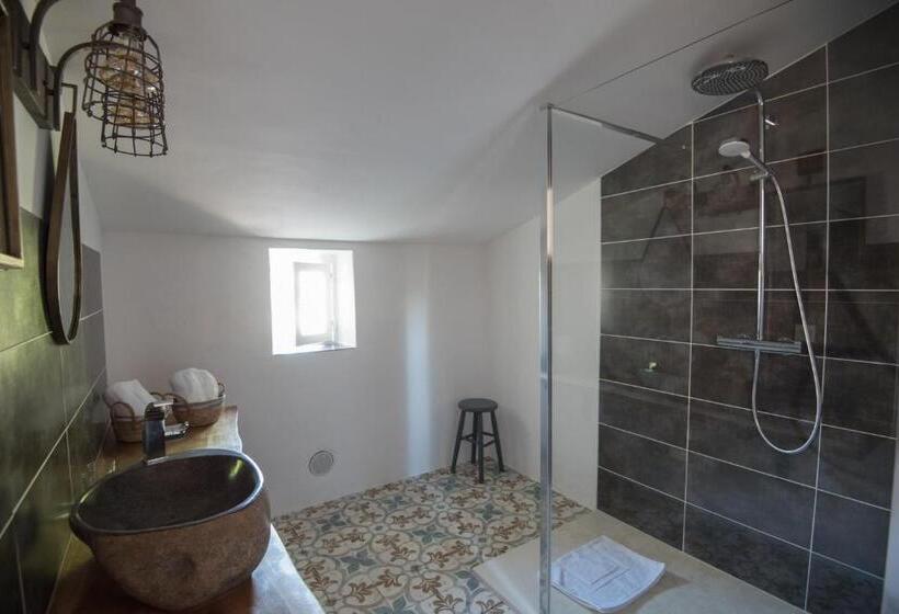 デラックスの４人部屋, Les Cailloux Dorés