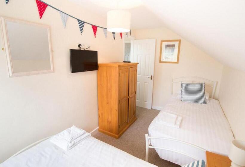 בית, 4 חדרי שינה, Salterns Village