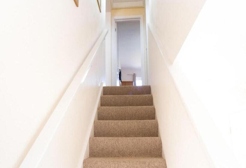 בית, 4 חדרי שינה, Salterns Village