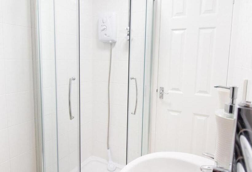 בית, 4 חדרי שינה, Salterns Village