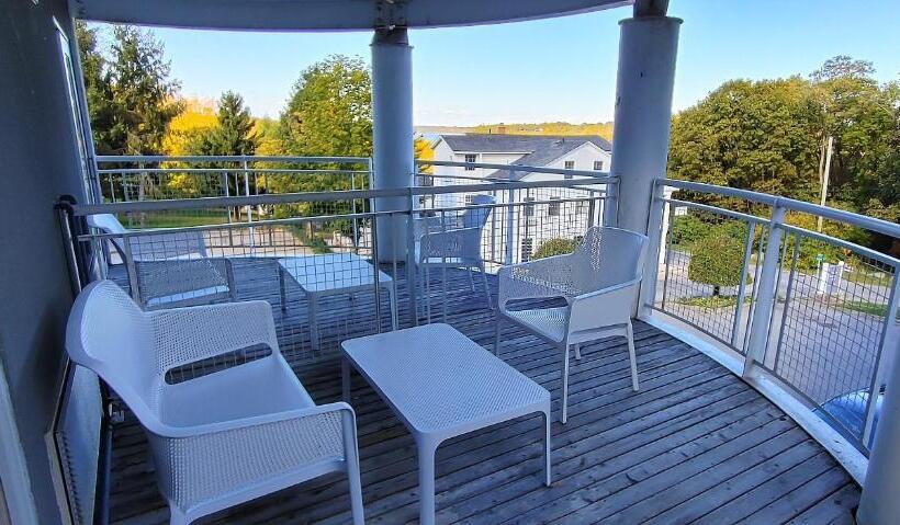 Номер Премиум, The Kent Motel