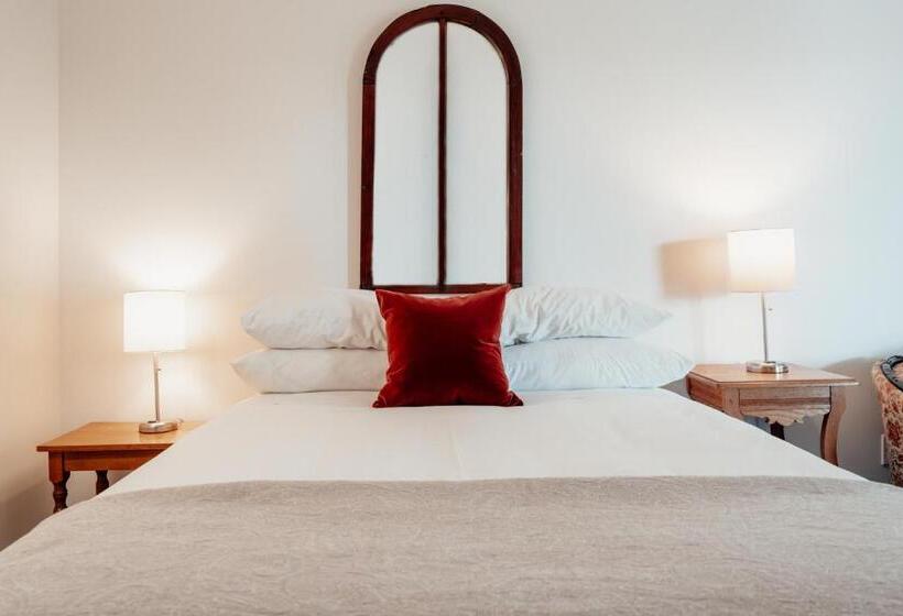 Номер Deluxe, The Kent Motel