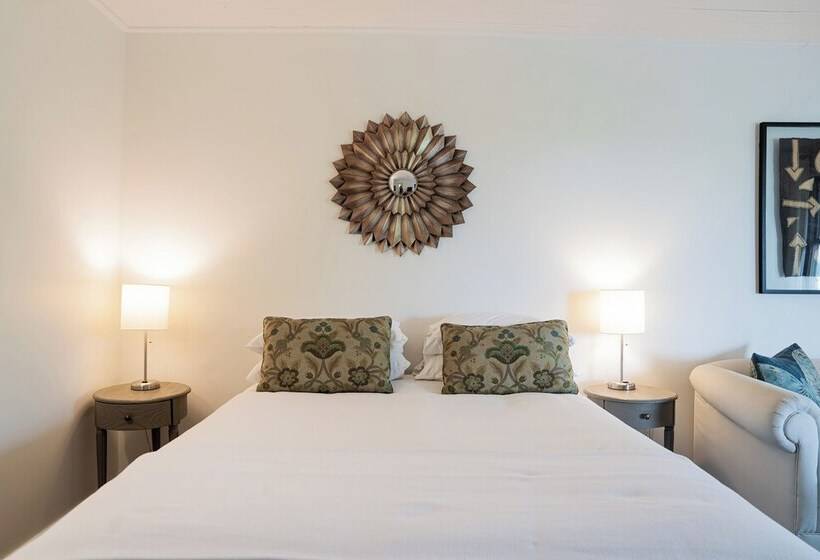 Номер Deluxe, The Kent Motel