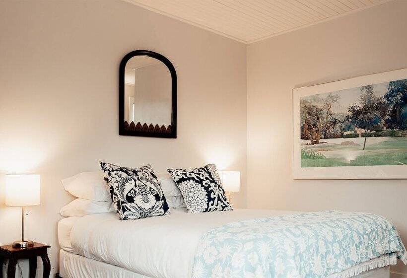 Номер Премиум, The Kent Motel