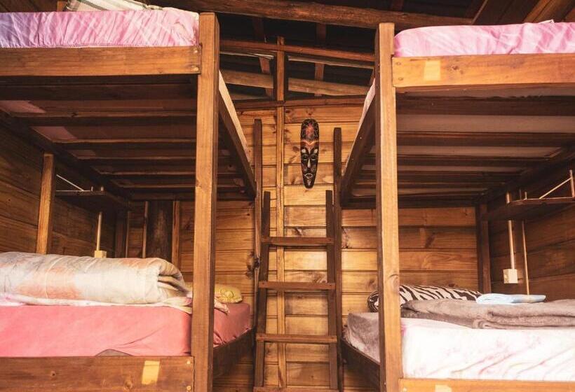 ルームシェアのワンベッド, Guarda Encantada Surf Hostel