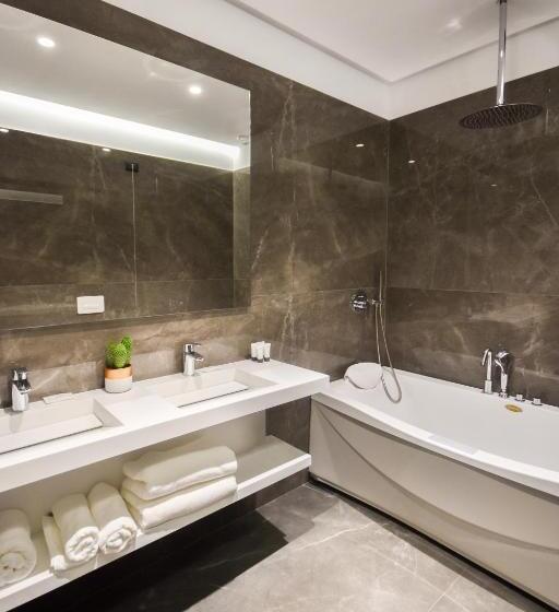 جناح جونيور, Flamingo