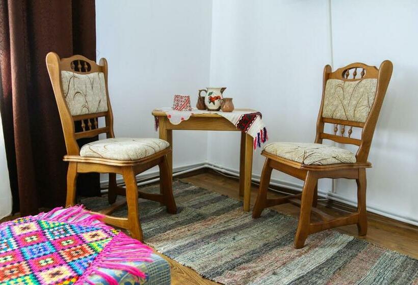 חדר סטנדרט לשלושה, Lacrima Izei