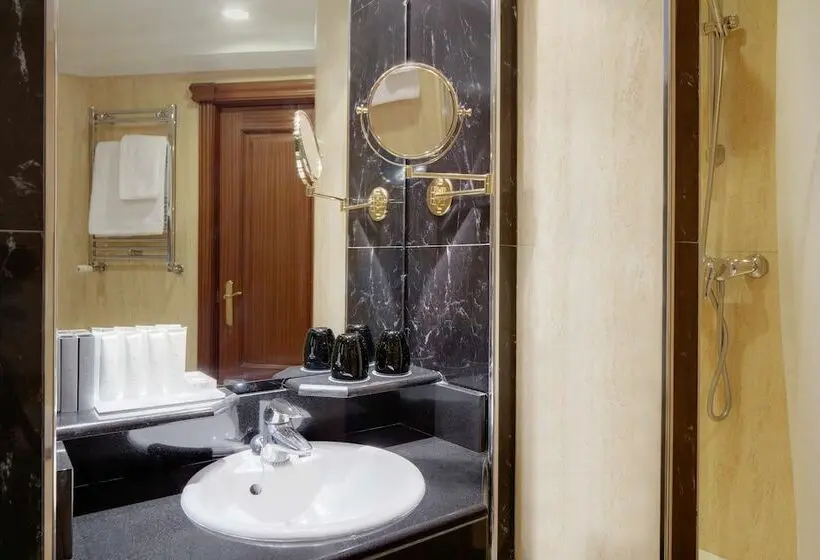 スタンダードスタジオ, Meliá White House Apartments