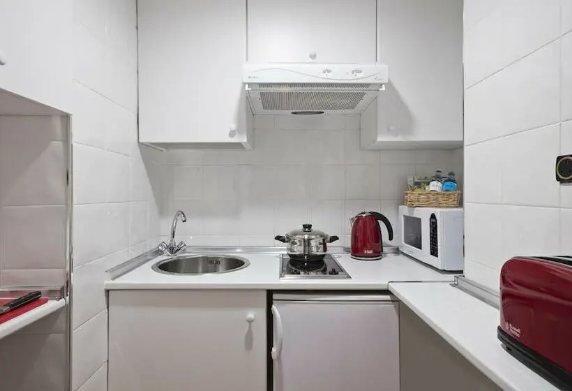 スタンダードスタジオ, Meliá White House Apartments