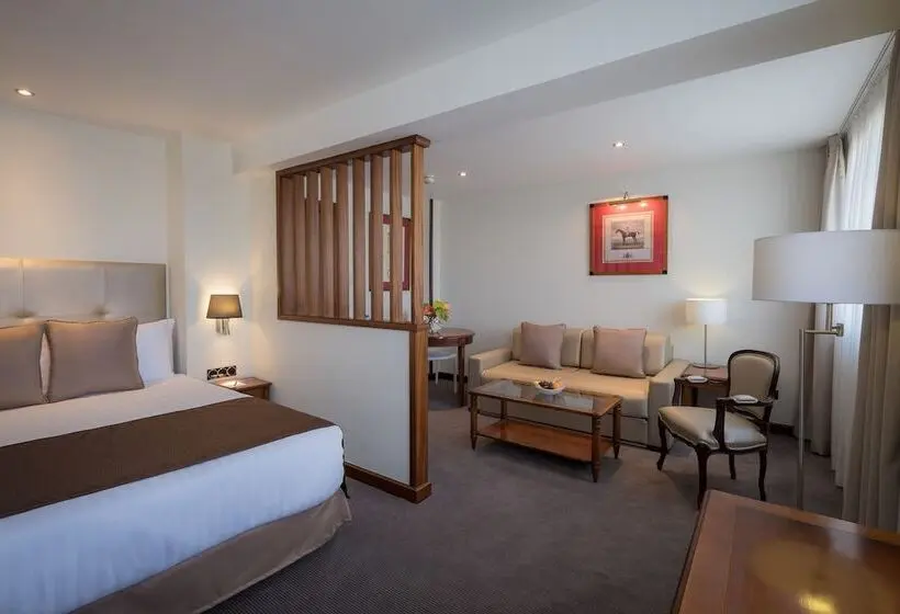 スタンダードスタジオ, Meliá White House Apartments