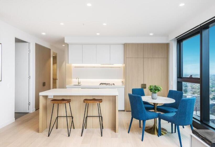 דירת שלושה חדרים, Sky One Apartments By Cllix