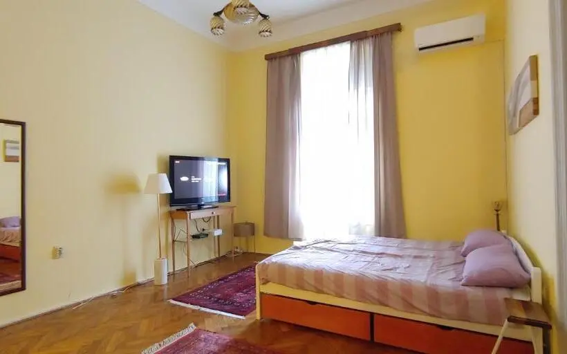 اتاق لوکس, Cricket Park Hostel