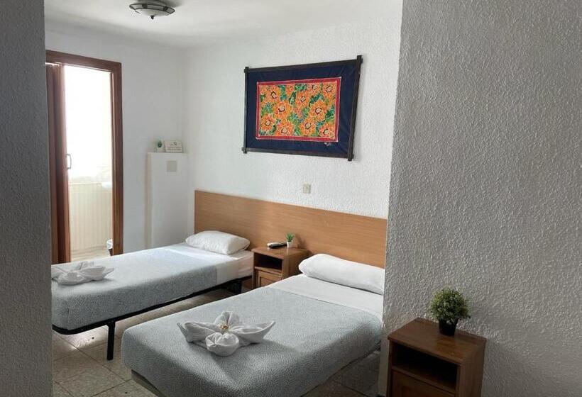 Номер Стандарт Трехместный, Pensión Fortea