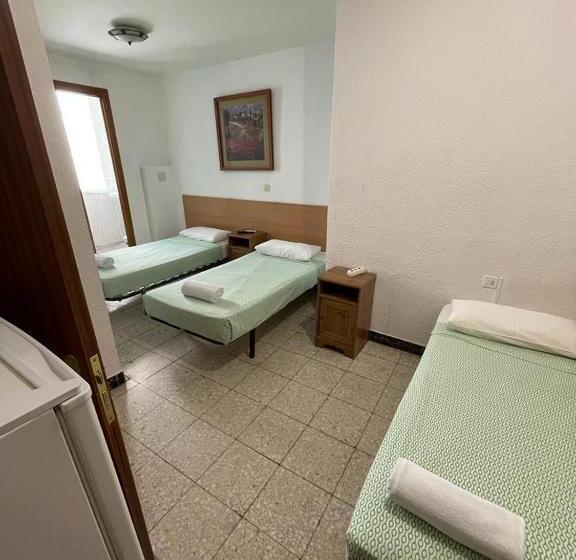 Номер Стандарт Трехместный, Pensión Fortea