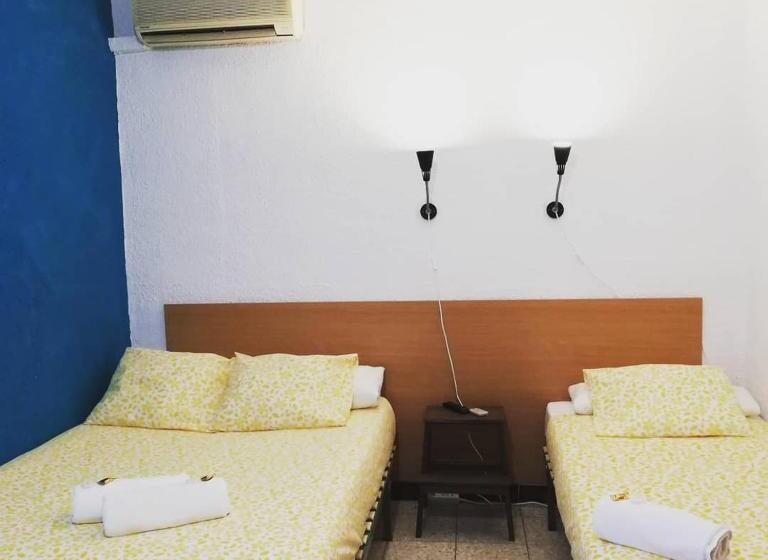 Четырехместный Номер Стандарт, Pensión Fortea