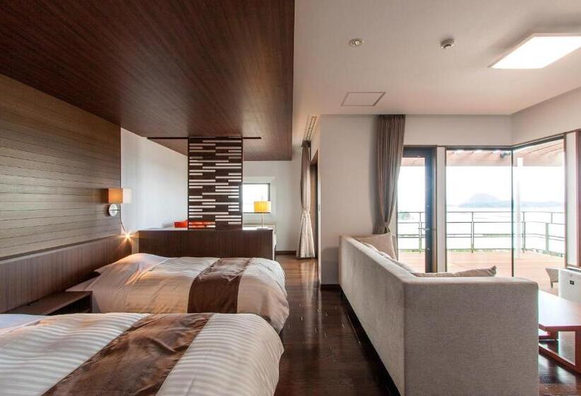 סוויטת ג'וניור נוף לים, Amakusa Tenku No Fune