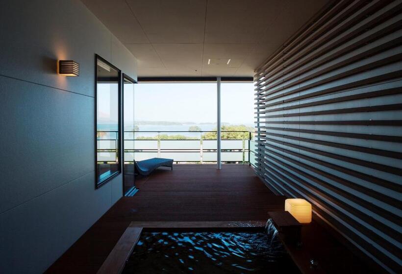 סוויטת ג'וניור נוף לים, Amakusa Tenku No Fune