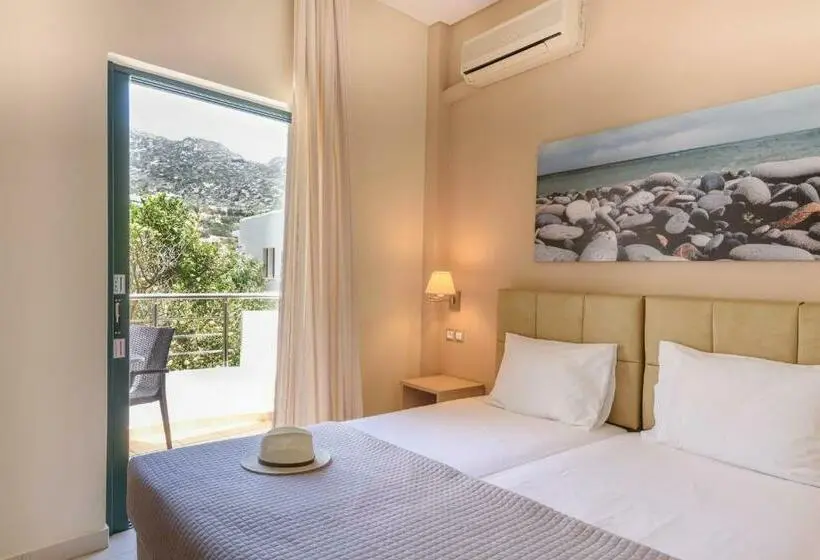 Habitación Familiar, Poseidon Studios