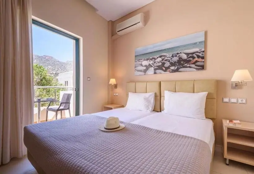 Habitación Familiar, Poseidon Studios