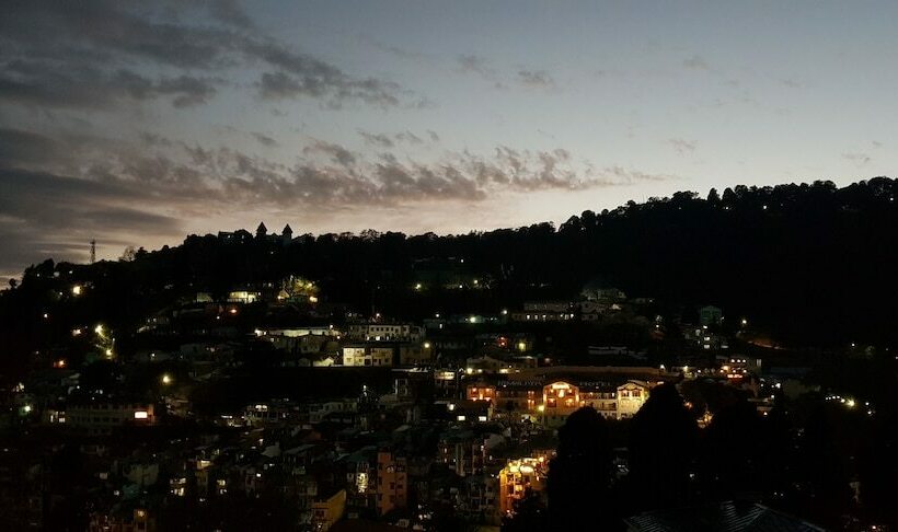 豪华湖景房, Atithi