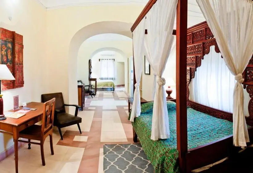 キングサイズベッドのスタンダードルーム, Neemrana S Tijara Fort Palace