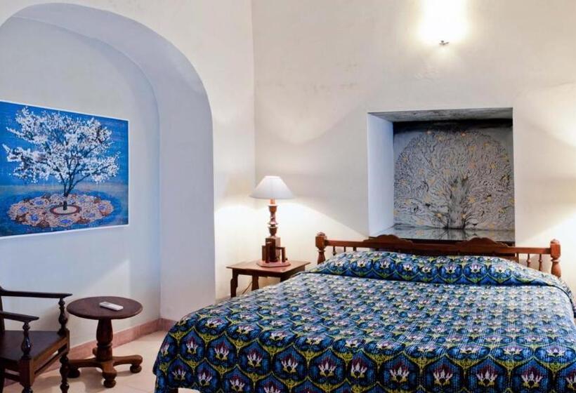 חדר סטנדרט עם מיטת קינג, Neemrana S Tijara Fort Palace