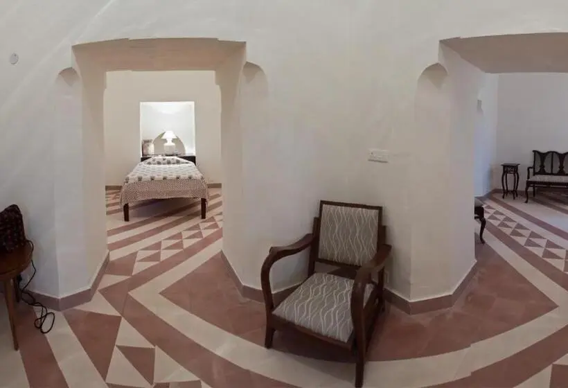 スーペリアトリプルルーム, Neemrana S Tijara Fort Palace