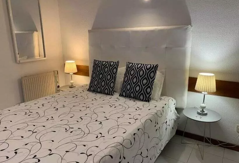 Standard-studio, Curia Clube