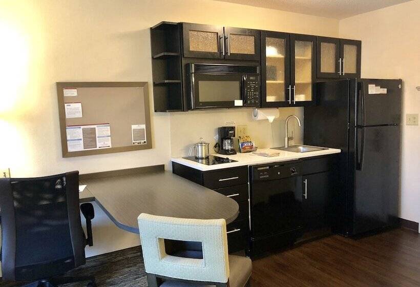 스탠다드 스튜디오, Candlewood Suites Washington Dulles Herndon, An Ihg