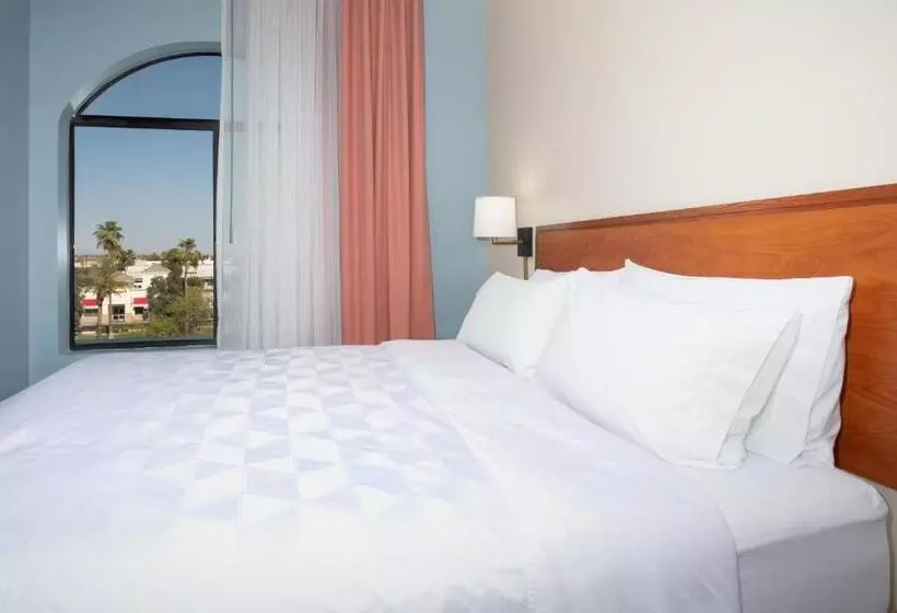 キングサイズベッドのスタンダードルーム, Holiday Inn & Suites Goodyear   West Phoenix Area, An Ihg