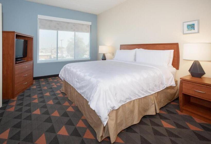 스위트 킹사이즈 침대, Holiday Inn & Suites Goodyear   West Phoenix Area, An Ihg