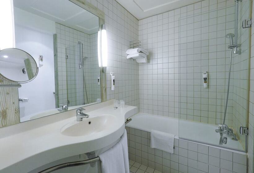Номер Классика Двуспальная Кровать, Mercure Millau