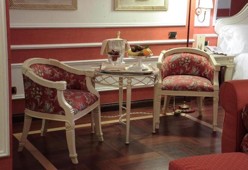 سوئیت جونیور با ماساژ آبی, Palazzo Alabardieri