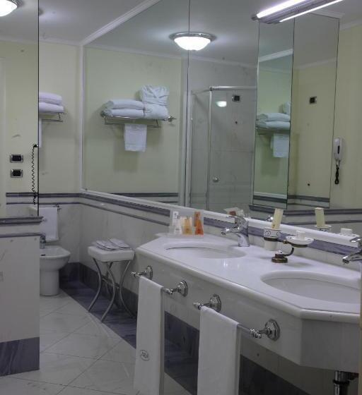 سوئیت جونیور با ماساژ آبی, Palazzo Alabardieri