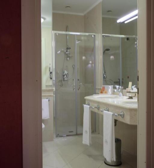 سوئیت جونیور با ماساژ آبی, Palazzo Alabardieri