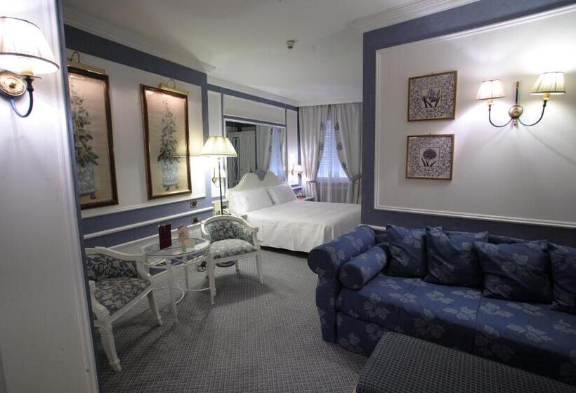 سوئیت جونیور با ماساژ آبی, Palazzo Alabardieri