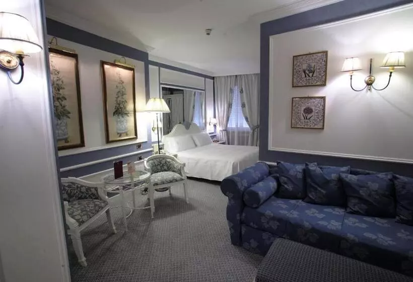سوئیت جونیور با ماساژ آبی, Palazzo Alabardieri