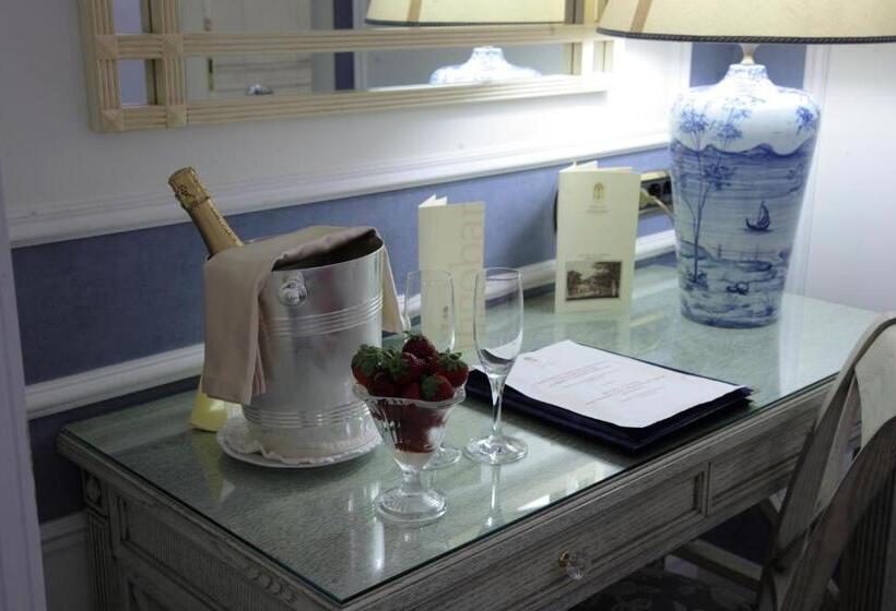 سوئیت جونیور با ماساژ آبی, Palazzo Alabardieri