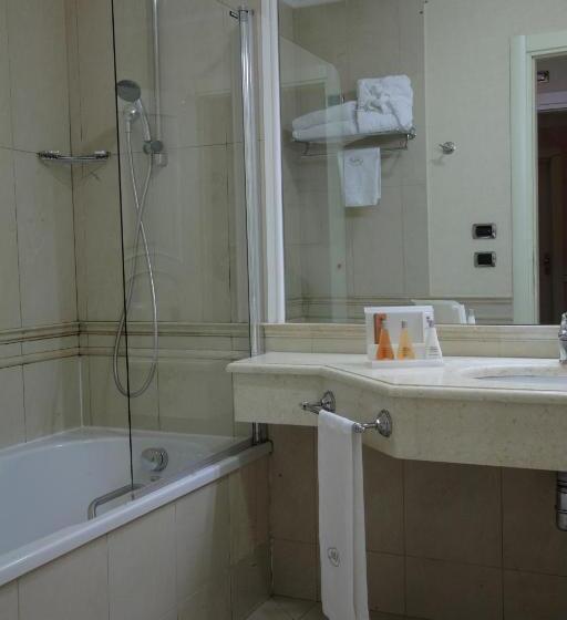 اتاق استاندارد سه نفره, Palazzo Alabardieri