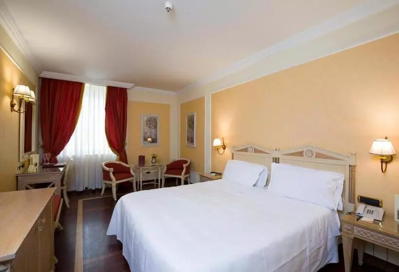 اتاق استاندارد سه نفره, Palazzo Alabardieri