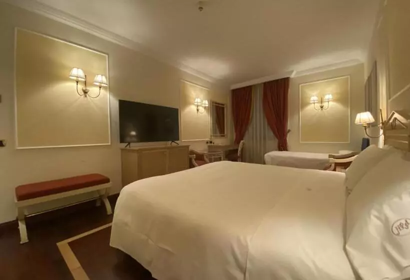 اتاق استاندارد سه نفره, Palazzo Alabardieri