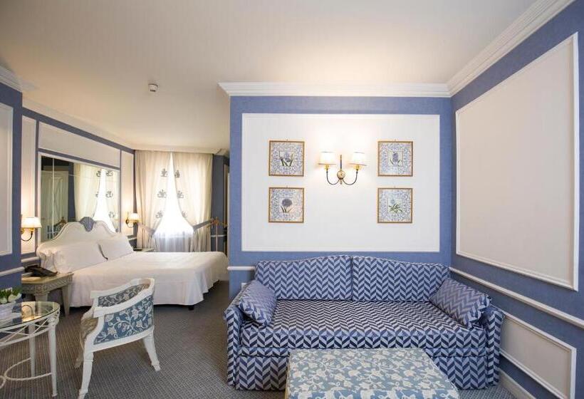 اتاق استاندارد چهار تخته, Palazzo Alabardieri