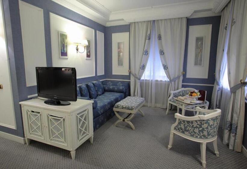 سوئیت جونیور با ماساژ آبی, Palazzo Alabardieri