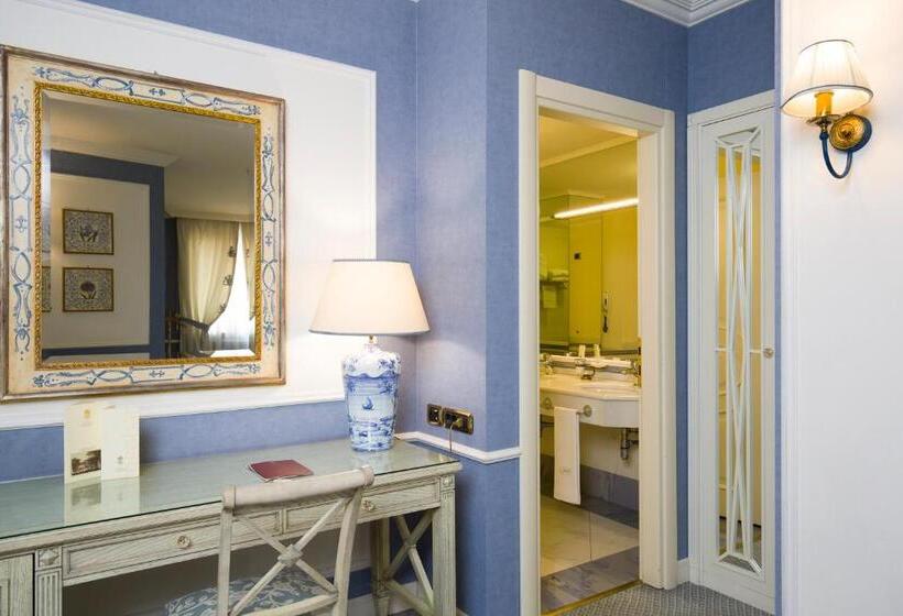 سوئیت جونیور با ماساژ آبی, Palazzo Alabardieri