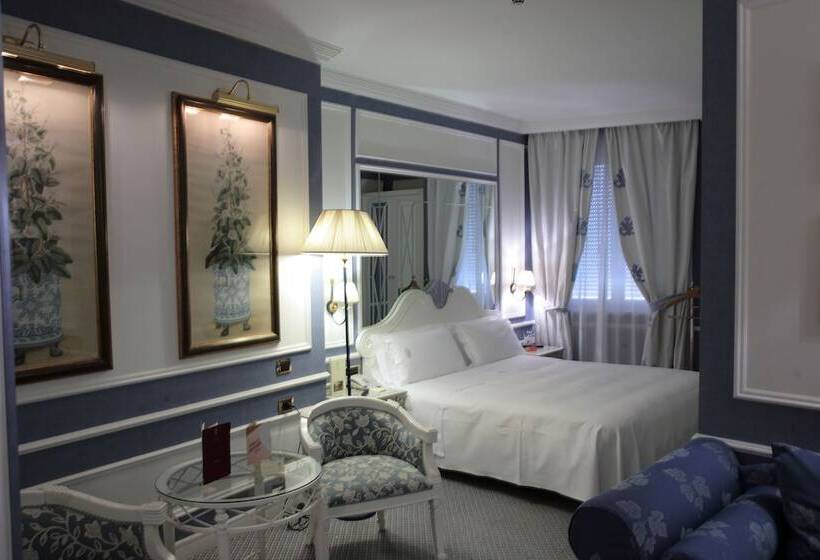 سوئیت جونیور با ماساژ آبی, Palazzo Alabardieri