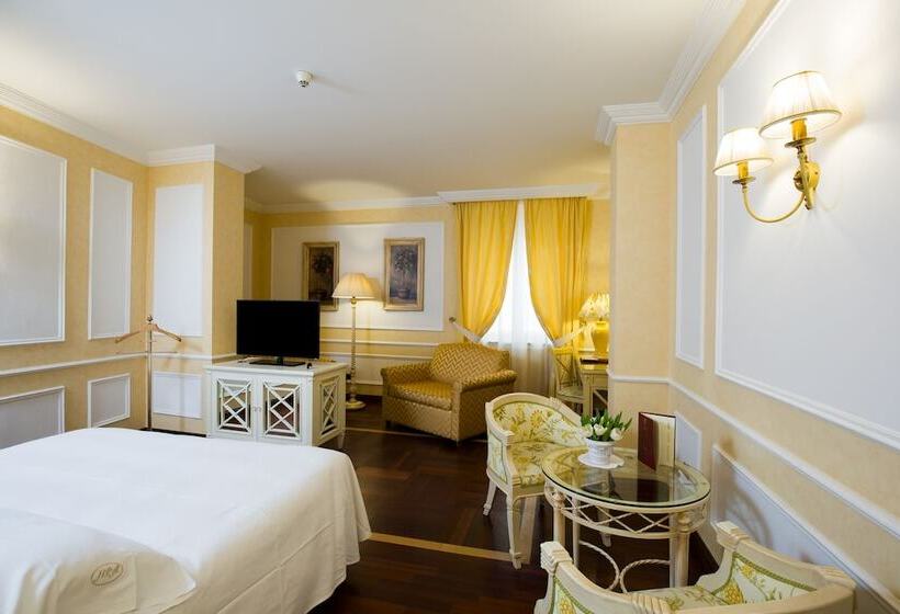 اتاق استاندارد چهار تخته, Palazzo Alabardieri