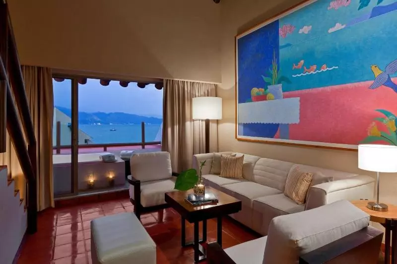 Suite King Bed
