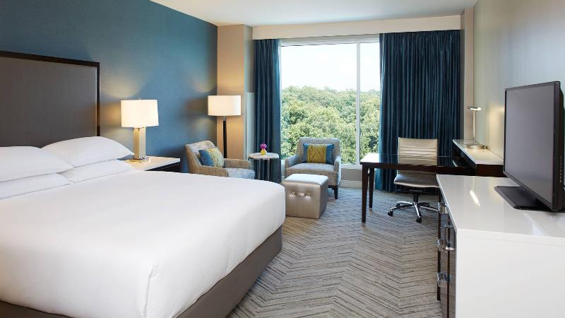 스탠다드 룸 킹사이즈 침대, Spark By Hilton Greensboro