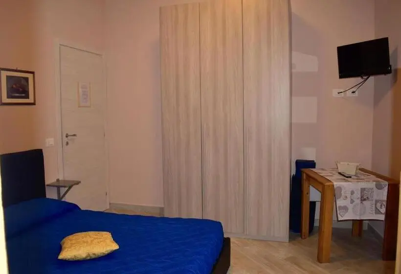スタンダードルーム, Tra Il Borgo E Il Mare